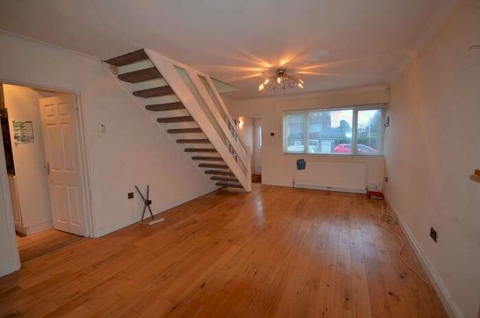 3 Bedroom Apartment To Rent In Hag Hill Lane, SL6