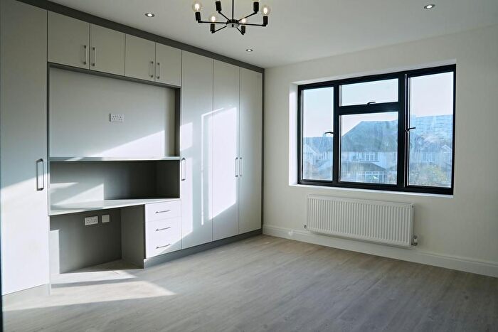 4 Bedroom Semi Detached House To Rent In Lampton Road, Hounslow, TW3