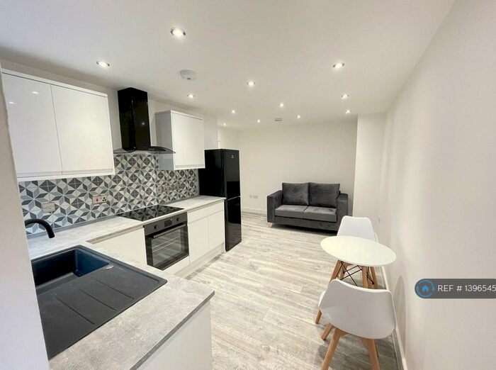 1 Bedroom Flat To Rent In High Street, Lees, Oldham, OL4