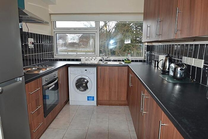 2 Bedroom Flat To Rent In Arundel Court, Slough, Berkshire, SL3