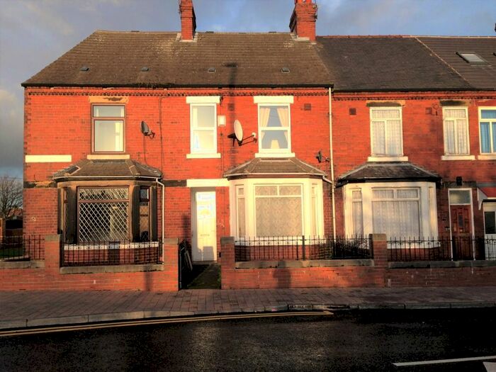 3 Bedroom Property To Rent In Railway Terrace, Fitzwilliam, Pontefract WF9