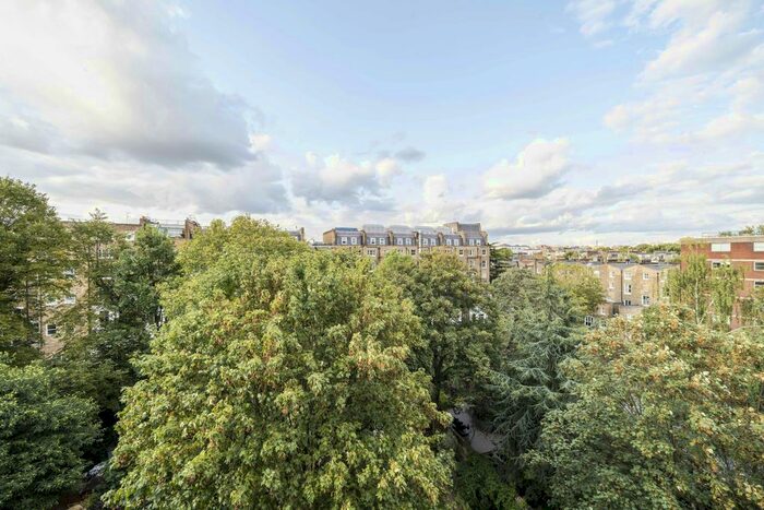 3 Bedroom Flat To Rent In Cromwell Road, SW5