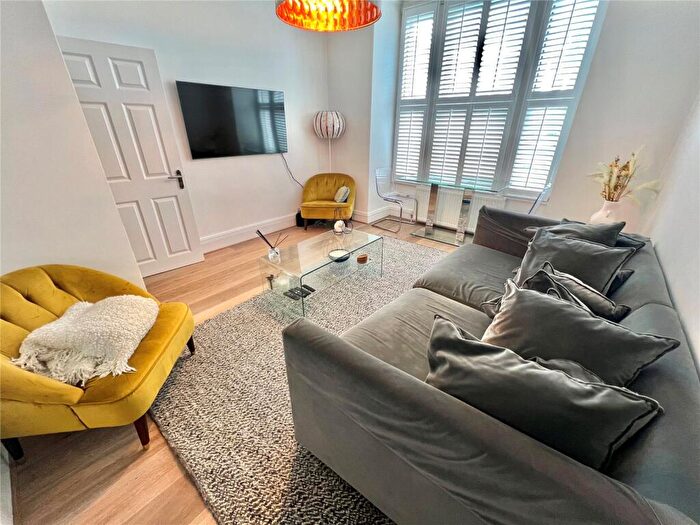 2 Bedroom Apartment To Rent In Whittington Road, London, N22