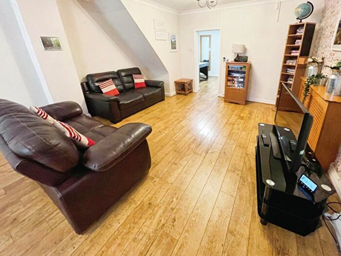 4 Bedroom Terraced House To Rent In Troedyrhiw, Merthyr Tydfil, CF48