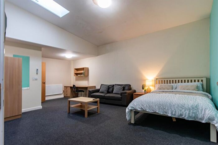 3 Bedroom Apartment To Rent In New Street, NG5