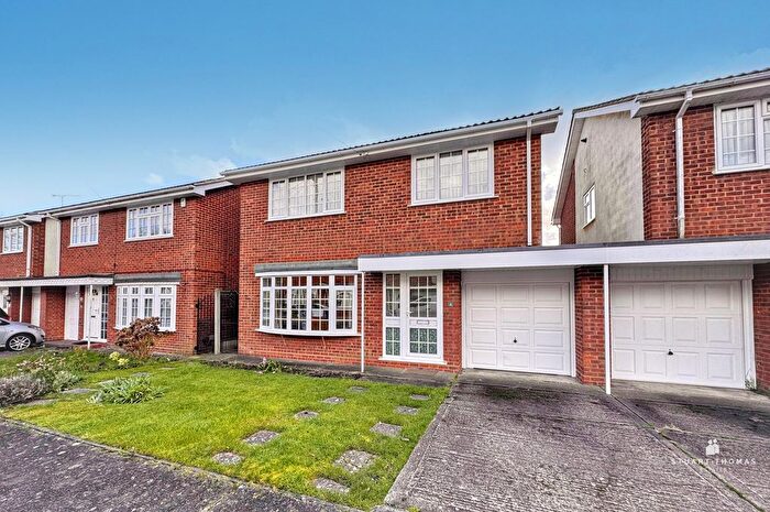 4 Bedroom Link Detached House For Sale In Konnybrook, Thundersley, Benfleet, SS7