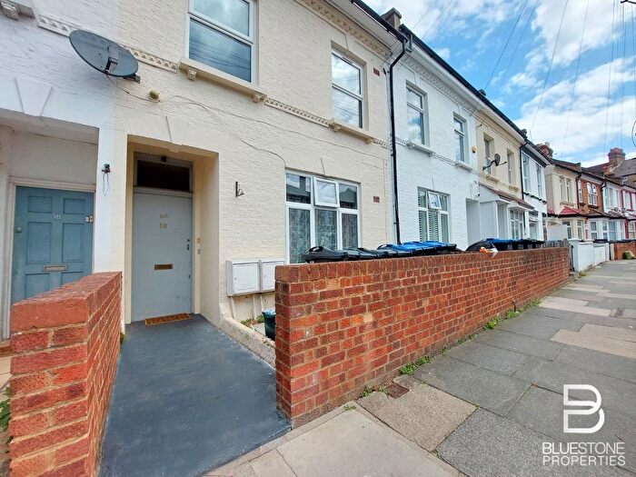 2 Bedroom Flat To Rent In Finborough Road, Tooting, SW17