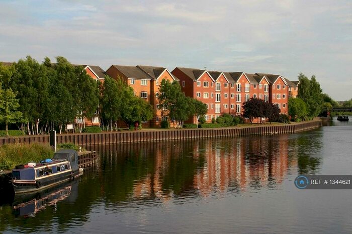 2 Bedroom Flat To Rent In Bream Close, London, N17