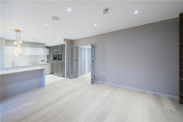 2 Bedroom Flat To Rent In Ashlar Court, Ravenscourt Gardens, London, W6