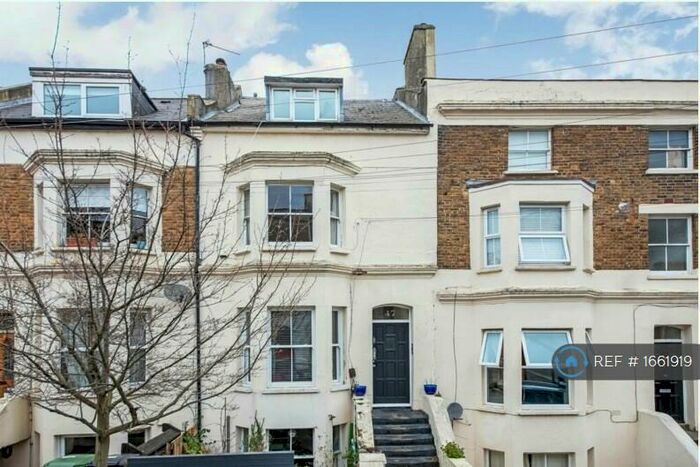 2 Bedroom Flat To Rent In Camden Hill Road, London, SE19
