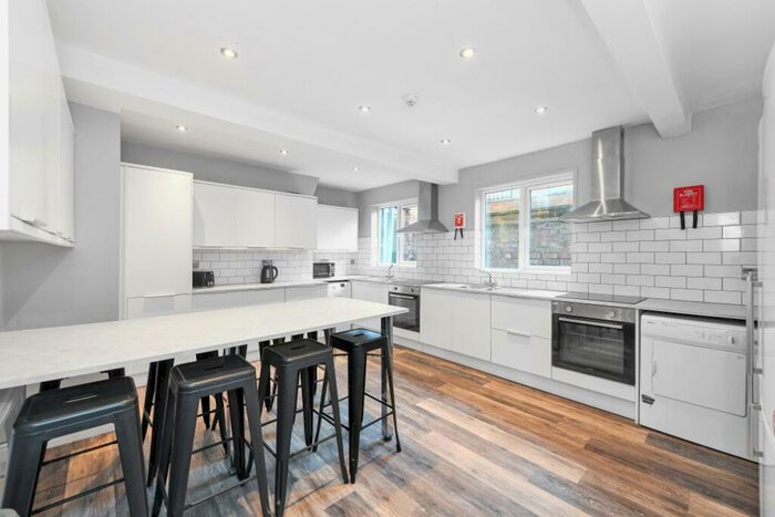 12 Bedroom Town House To Rent In Waverley Street, Arboretum, Nottingham, NG7