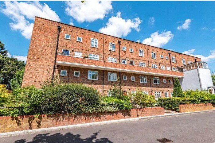 4 Bedroom Flat For Sale In Stroud Crescent, London, SW15