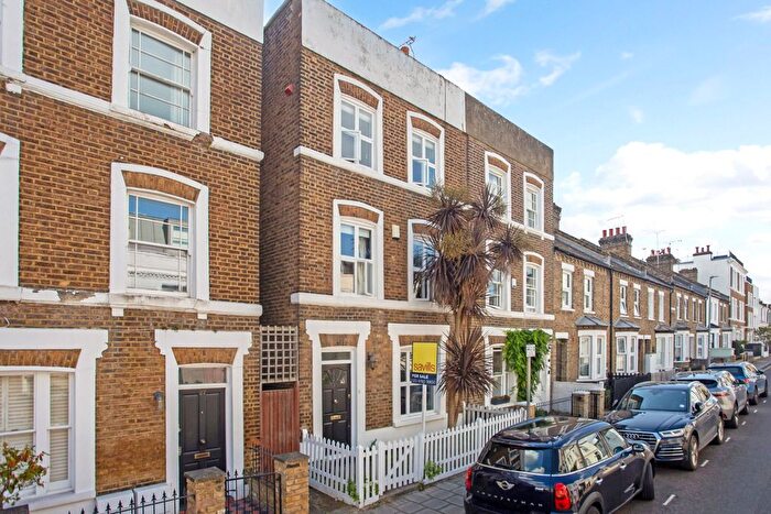 4 Bedroom Semi-Detached House To Rent In Wadham Road, London, SW15