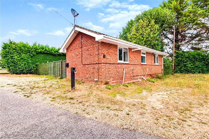 Bungalow To Rent In Tidmarsh Lane, Tidmarsh, Reading, Berkshire, RG8