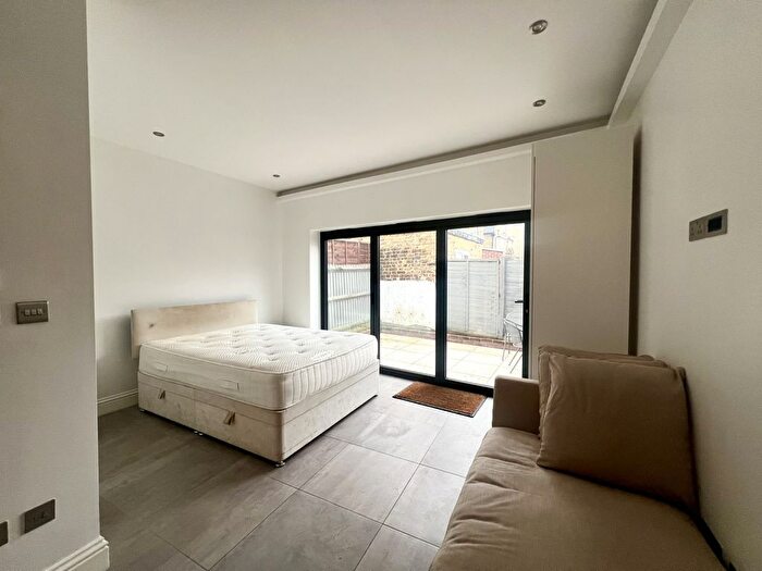 1 Bedroom Flat To Rent In Santley Street, SW4