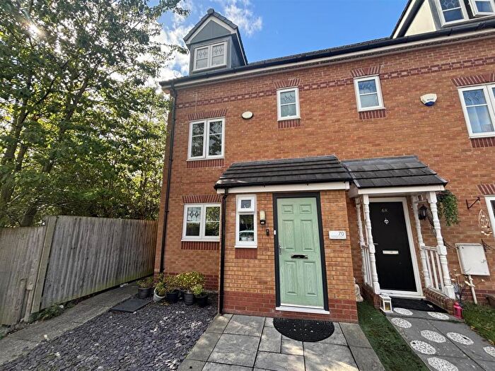 4 Bedroom Town House To Rent In Lawnhurst Avenue, Wythenshawe, Manchester, M23