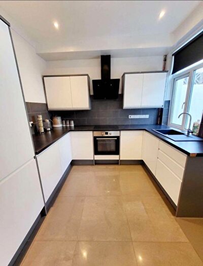 3 Bedroom Terraced House For Sale In Rhyddings Park Road, Brynmill, Swansea, SA2