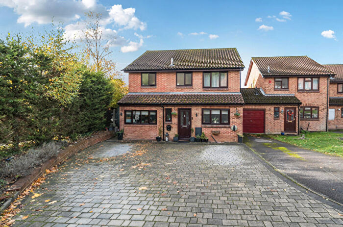 4 Bedroom Link Detached House For Sale In Berkeley Crescent, Frimley, Camberley, Surrey, GU16