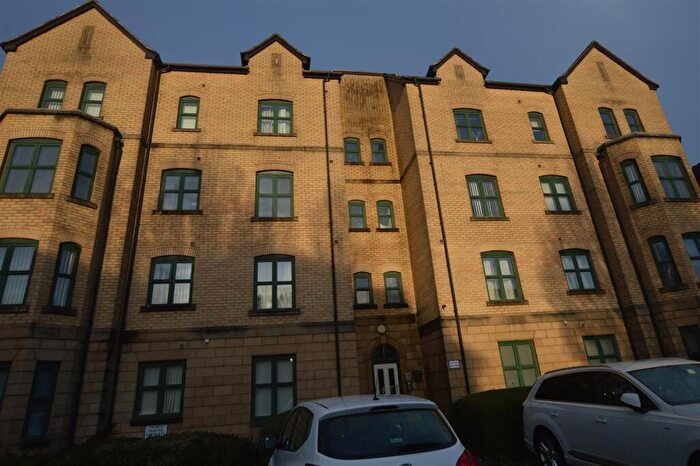 2 Bedroom House For Sale In Hadfield Close, Manchester, M14