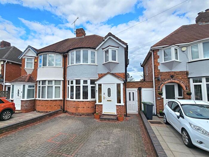 3 Bedroom Semi Detached House For Sale In Wellsford Avenue, Solihull, B92