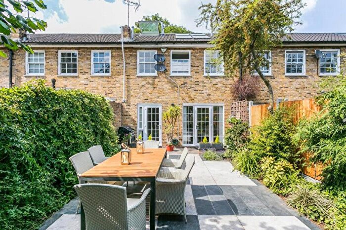 3 Bedroom Terraced House To Rent In St Paul's Road, Canonbury, London, N1