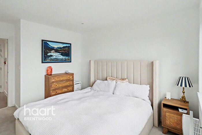 2 Bedroom Flat For Sale In Hubert Road, Brentwood, CM14