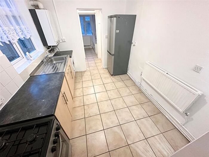 3 Bedroom Terraced House To Rent In Ferndale Road, Luton, LU1