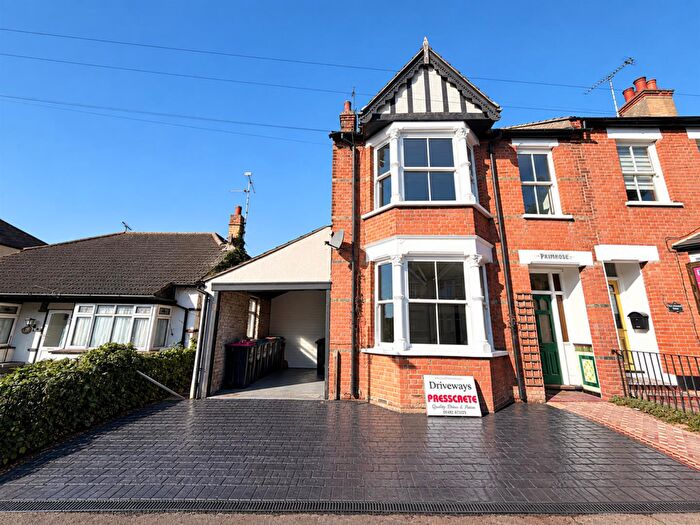 2 Bedroom Flat For Sale In Fairleigh Drive, Leigh-On-Sea, SS9