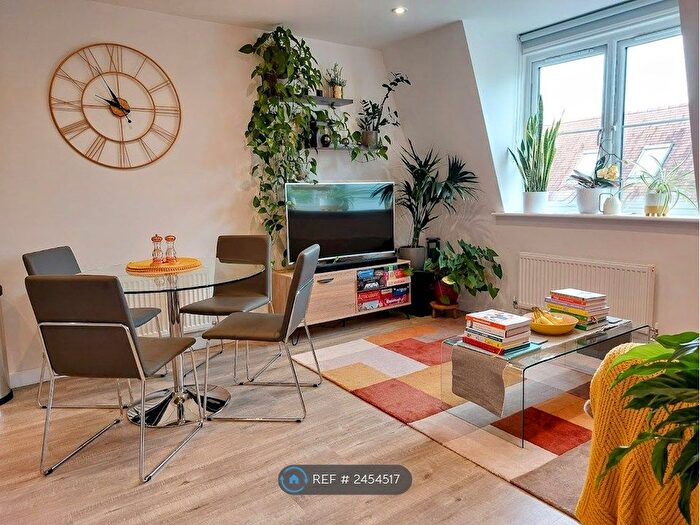 2 Bedroom Flat To Rent In Campion Square, Dunton Green, Sevenoaks, TN14