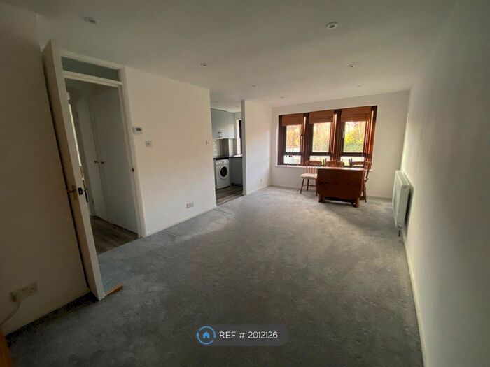 1 Bedroom Flat To Rent In Rex Court, Haslemere, GU27
