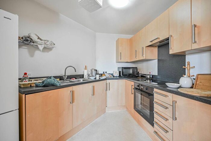 2 Bedroom Flat For Sale In Millicent Grove, London, Palmers Green, London, N13
