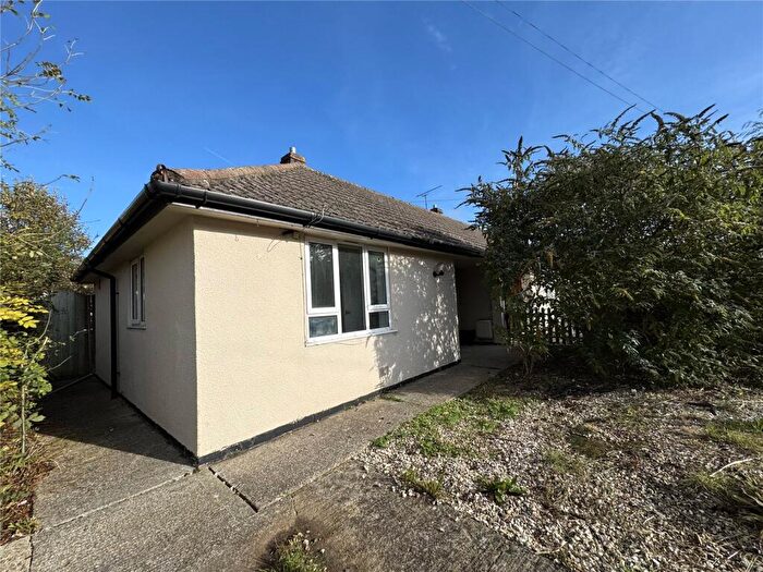 1 Bedroom Bungalow For Sale In Brocas Road, Burghfield Common, Reading, RG7