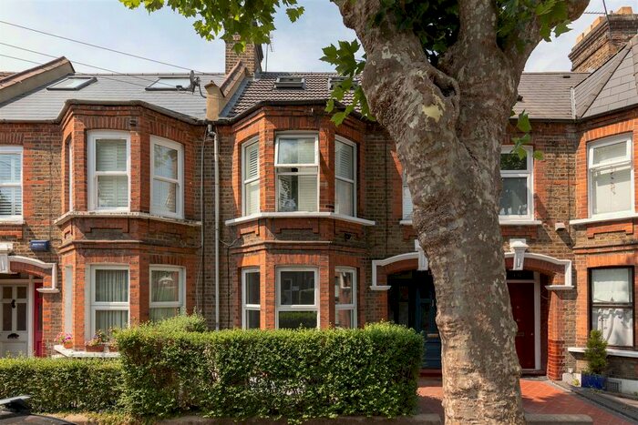 2 Bedroom Flat To Rent In Edward Road, London, E17