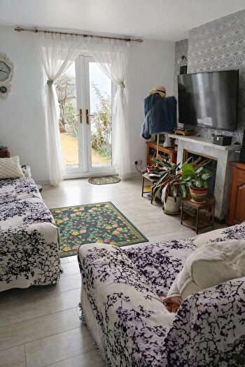 4 Bedroom Bungalow For Sale In Willow Avenue, Denham, UB9