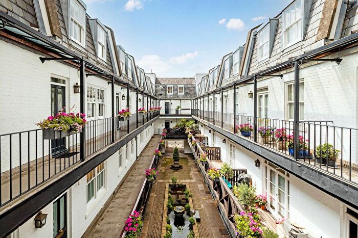 2 Bedroom Flat To Rent In De Vere Mews, Kensington, London, W8