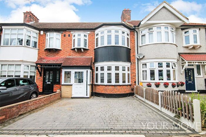 3 Bedroom House To Rent In Glenwood Drive, Gidea Park, Romford, RM2
