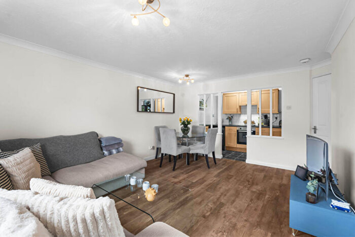 2 Bedroom Apartment For Sale In Chelmsford Road, Dunmow, Essex, CM6
