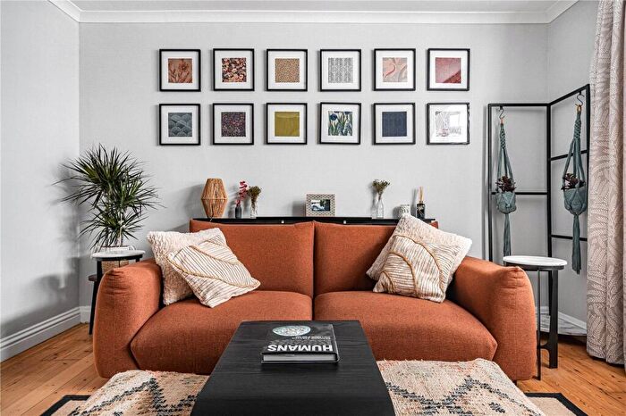 3 Bedroom Semi Detached House To Rent In Short Let, OX4