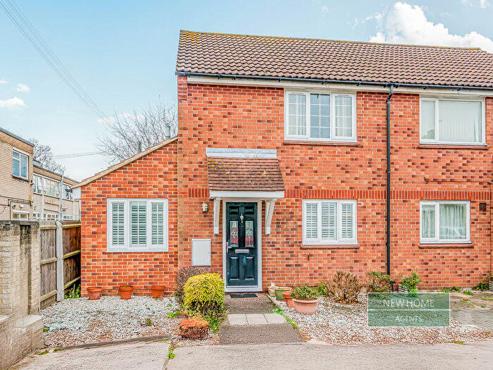 2 Bedroom Semi Detached House For Sale In Fuchsia Lane, Ipswich, IP4