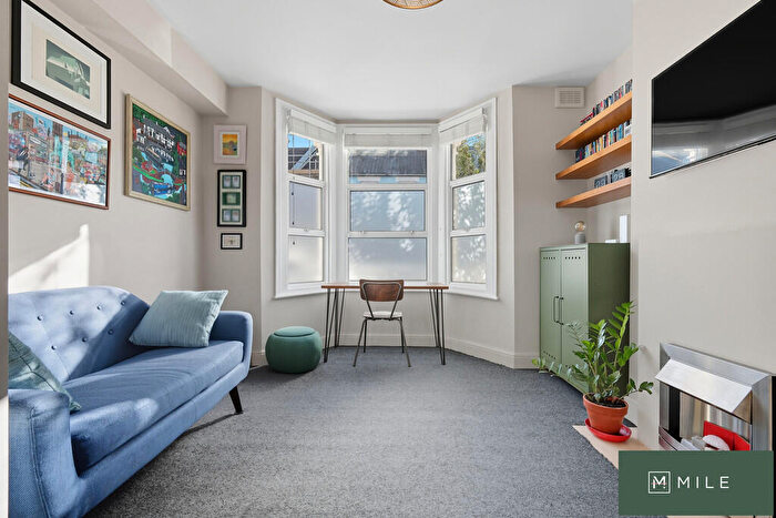 1 Bedroom Flat For Sale In Earlsmead Road, London, NW10