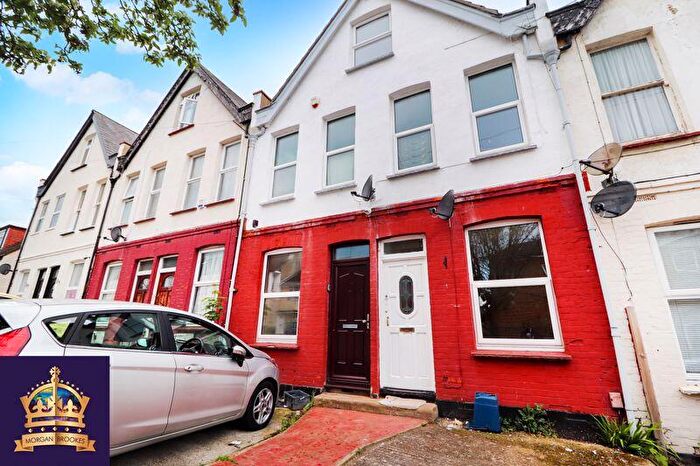 2 Bedroom Apartment To Rent In Ronald Park Avenue, Westcliff-On-Sea, SS0