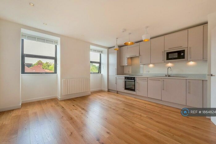 1 Bedroom Flat To Rent In West House, Haslemere, GU27