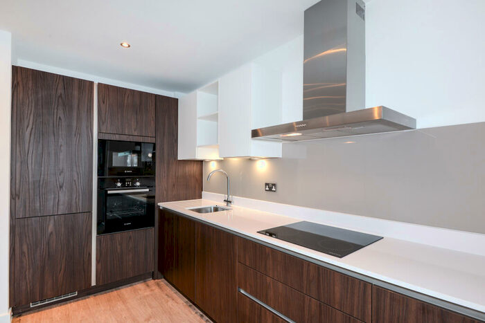 2 Bedroom Flat To Rent In Lockgate Square, Manchester, M5