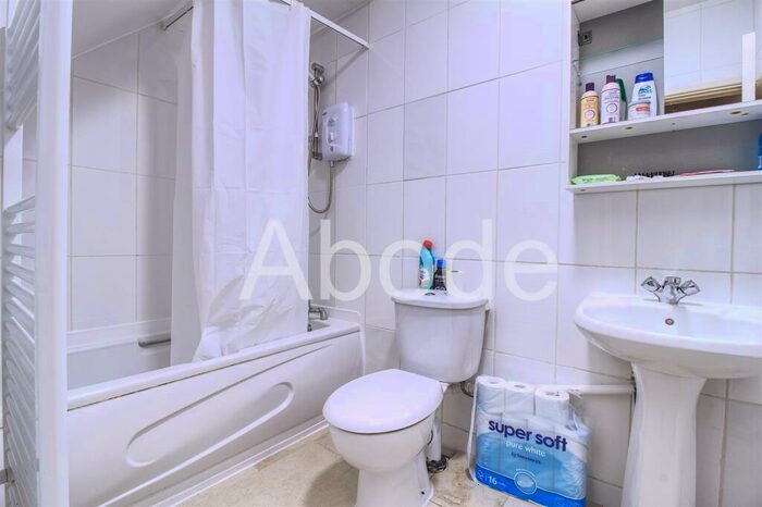 4 Bedroom House To Rent In Hessle View, Hyde Park, Leeds, LS6