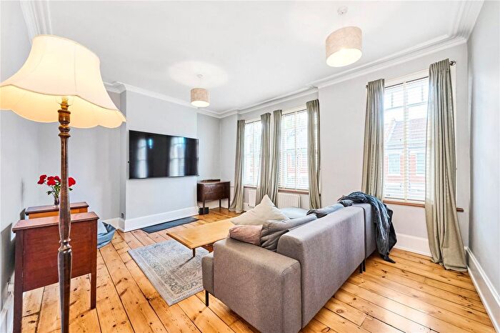 3 Bedroom Flat To Rent In Kingswood Road, London, SW2