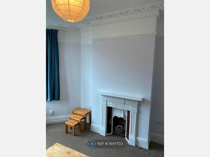 2 Bedroom Flat To Rent In Trinity Road, London, SW17