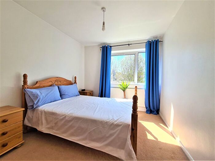2 Bedroom Flat For Sale In Grange Road, Ealing, London, W5