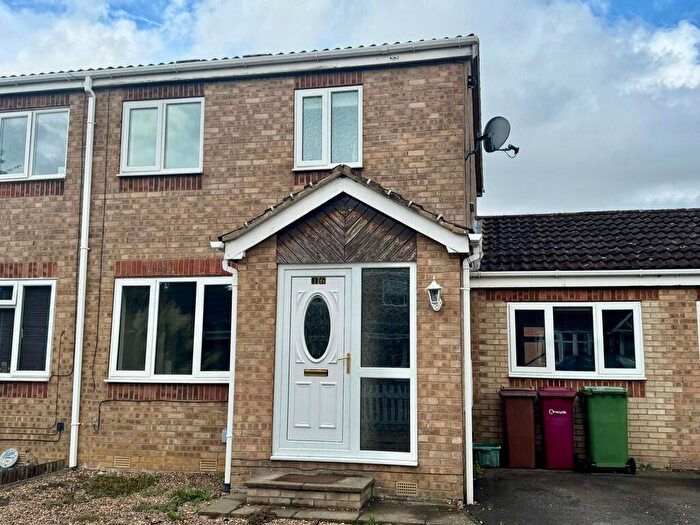 4 Bedroom Semi Detached House To Rent In Robinsons Grove, Hibaldstow, DN20