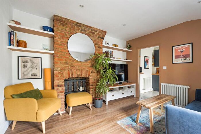 2 Bedroom Apartment For Sale In Melville Road, Walthamstow, E17