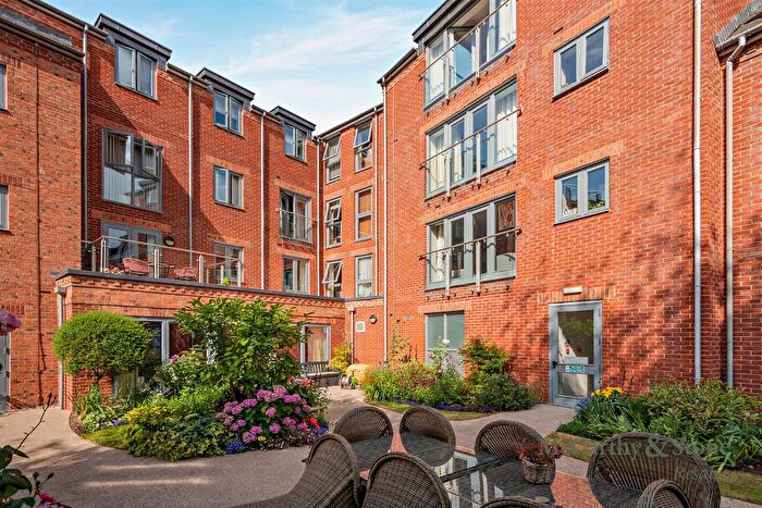 1 Bedroom Flat For Sale In Cardinal Court, Bishophill Junior, York, YO1